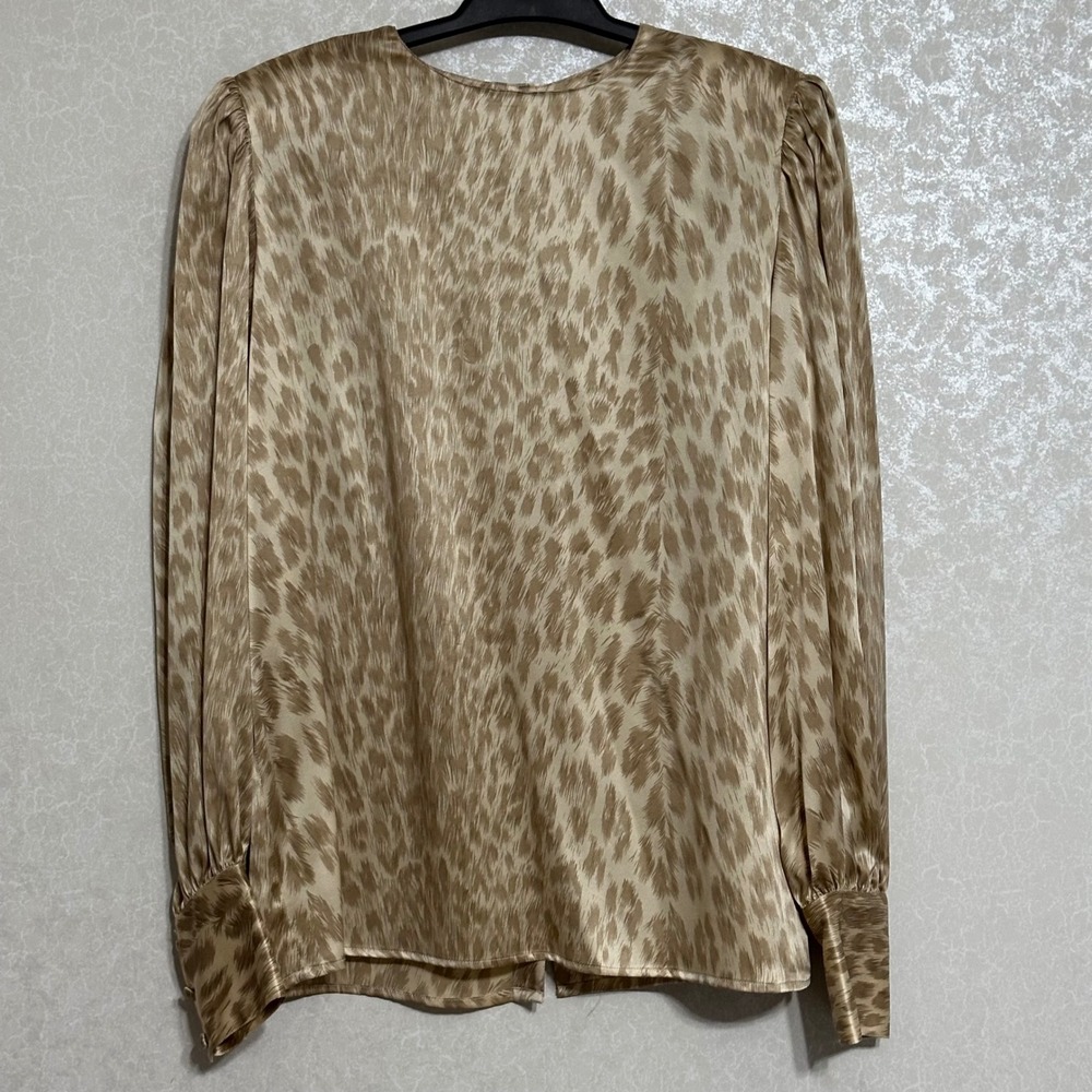 Levante Button Back Blouse 100% Silk Leopard Animal Print Vintage Tan Elegant M